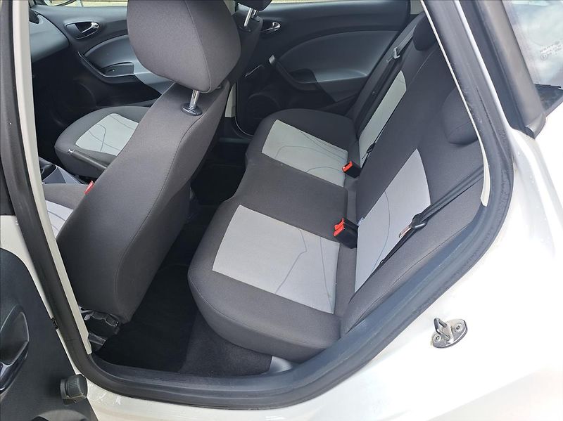 Seat Ibiza 1,2 i - fotka 29 z 41