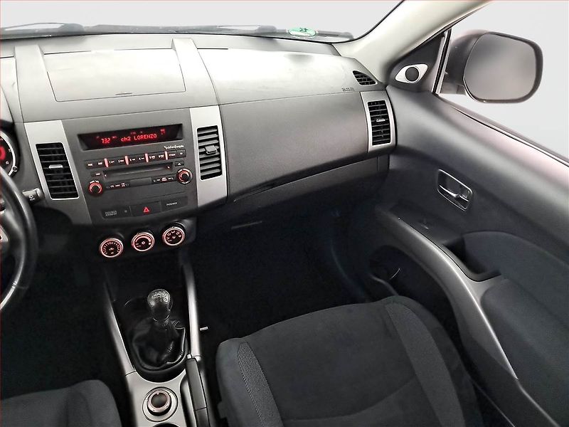 Mitsubishi Outlander (2008) 2.0 DI-D, 4X4, Tempomat - fotka 8 z 16