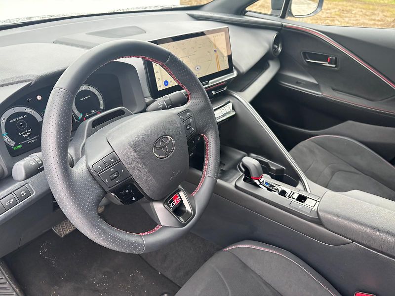 Toyota C-HR 2,0 HEV e-CVT GR Sport - fotka 11 z 30