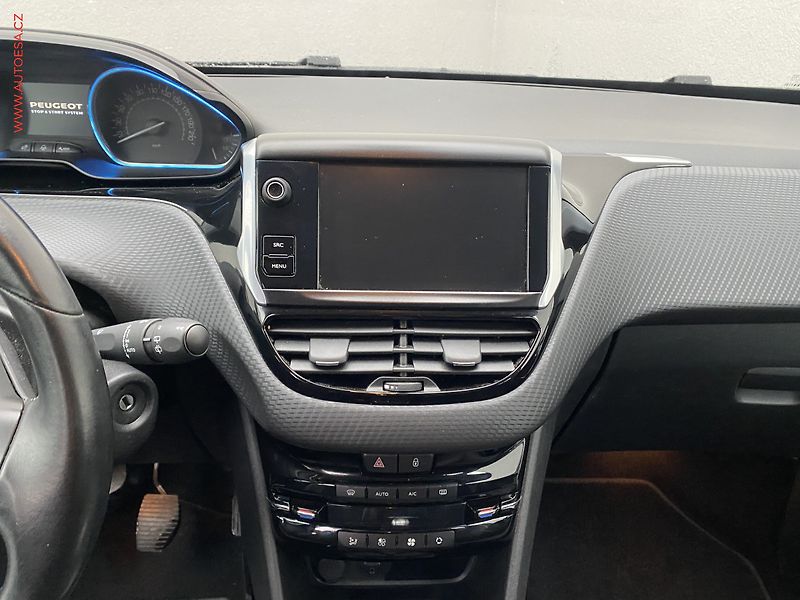 Peugeot 2008 (2016) 1.6 HDi, Allure, navi - fotka 12 z 20