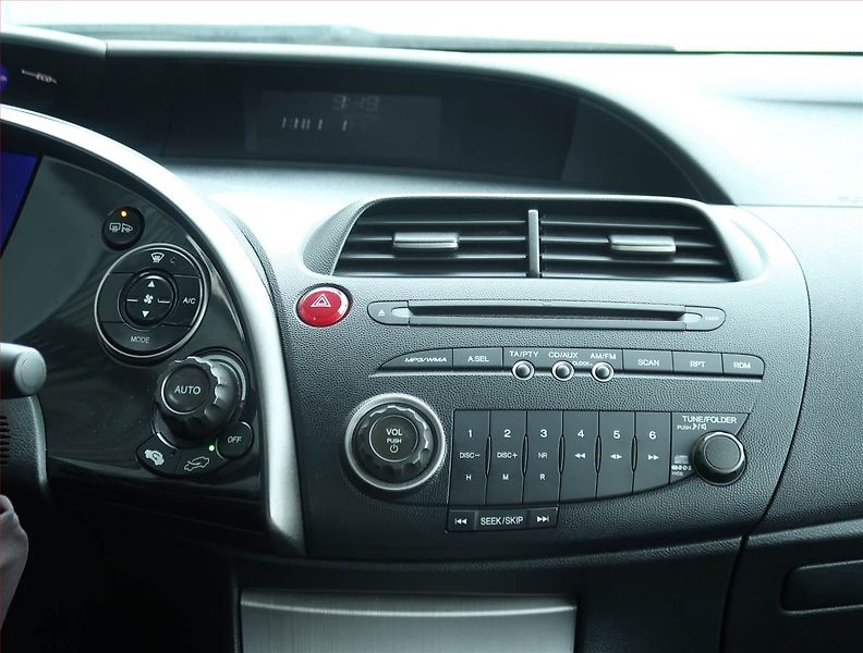 Honda Civic (2009) 1.8 i - fotka 12 z 17