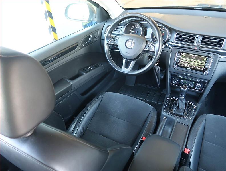 Škoda Superb (2014) 2.0 TDI, Automat, Navi, Xenony - fotka 7 z 21