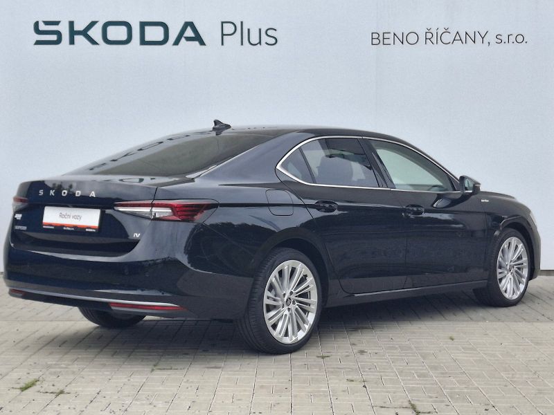 Škoda Superb (2026) iV L&K DSG 1,5TSi 150kW - fotka 2 z 35
