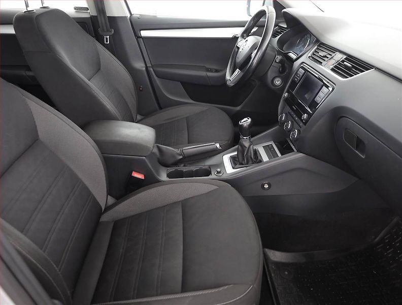 Škoda Octavia (2017) 1.6 TDI, Tempomat - fotka 7 z 16