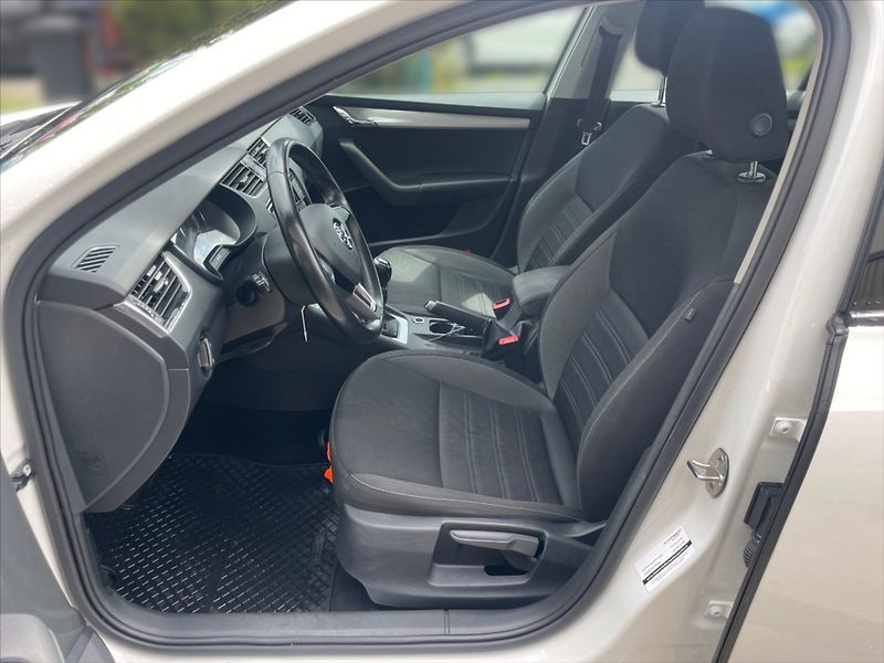 Škoda Octavia 1,5 TSI 110 Ambition - fotka 7 z 11