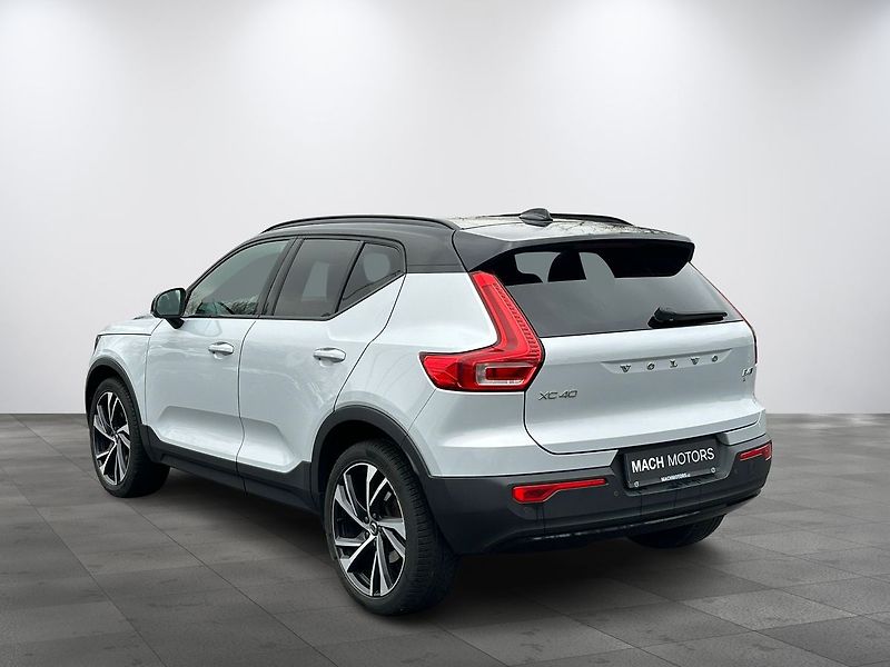 Volvo XC40 B4 R-Design - fotka 4 z 15