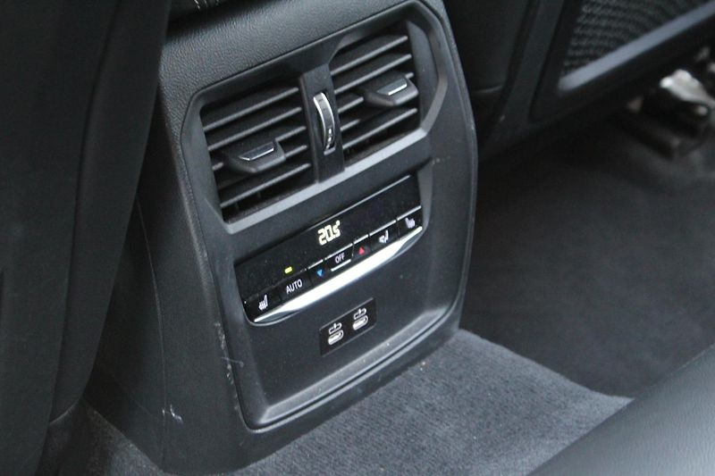 BMW Řada 3 330e xDrive Touring - fotka 20 z 23