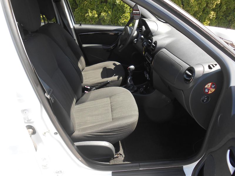 Dacia Duster 1.5DCi, KLIMA, Tažné!! - fotka 15 z 32