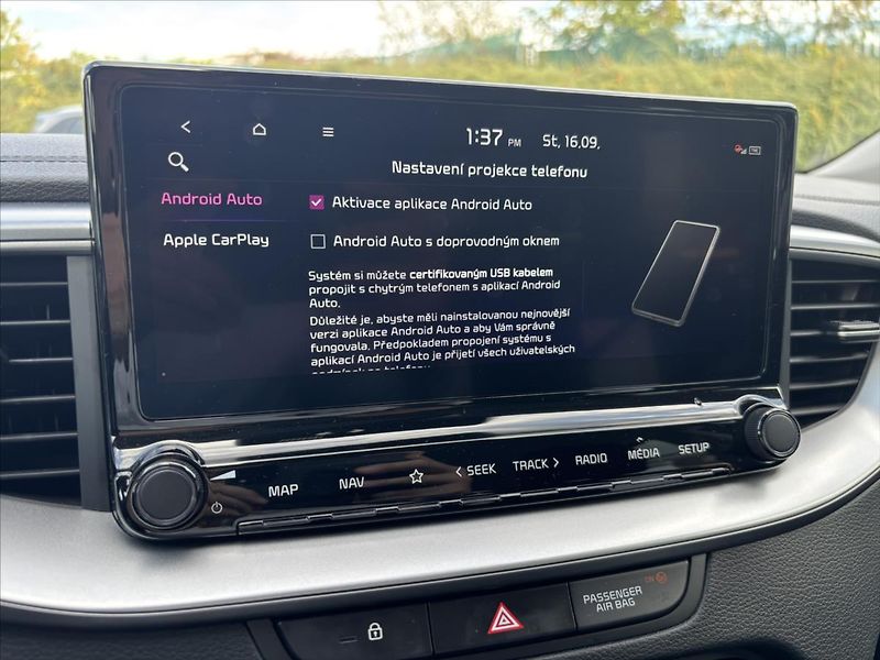 Kia Ceed 1,0 TGDi SPIN ZÁRUKA CARPLAY - fotka 19 z 36