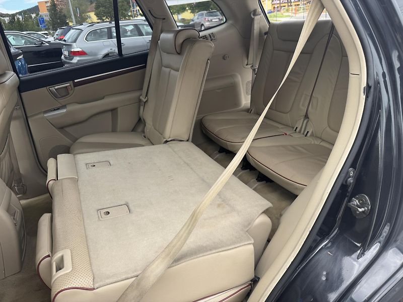 Hyundai Santa Fe (2006) 2.2CRDi,7SEDAČEK - fotka 25 z 39