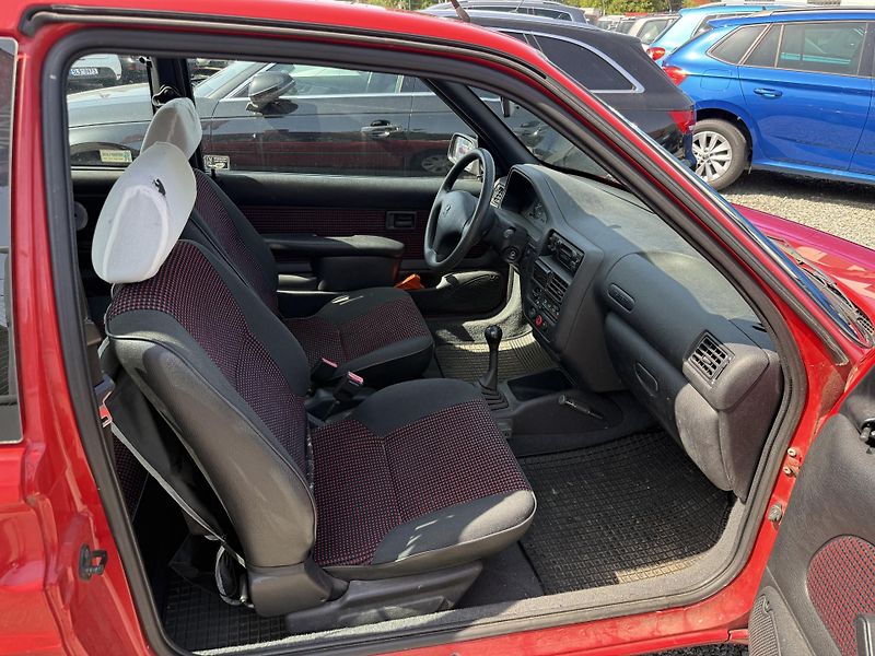 Peugeot 106 1.0i - fotka 10 z 12