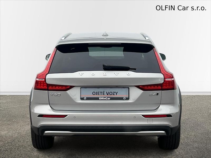 Volvo V60 2,0 AWD CROSS COUNTRY PLUS  B4 - fotka 8 z 28
