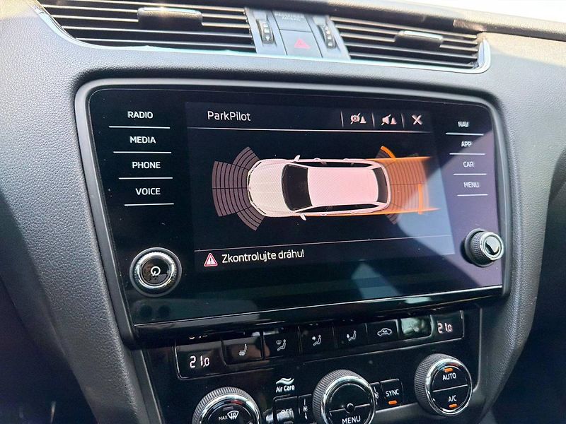 Škoda Octavia combi RS 2,0 TDI 135 kW 6° DSG - fotka 14 z 30