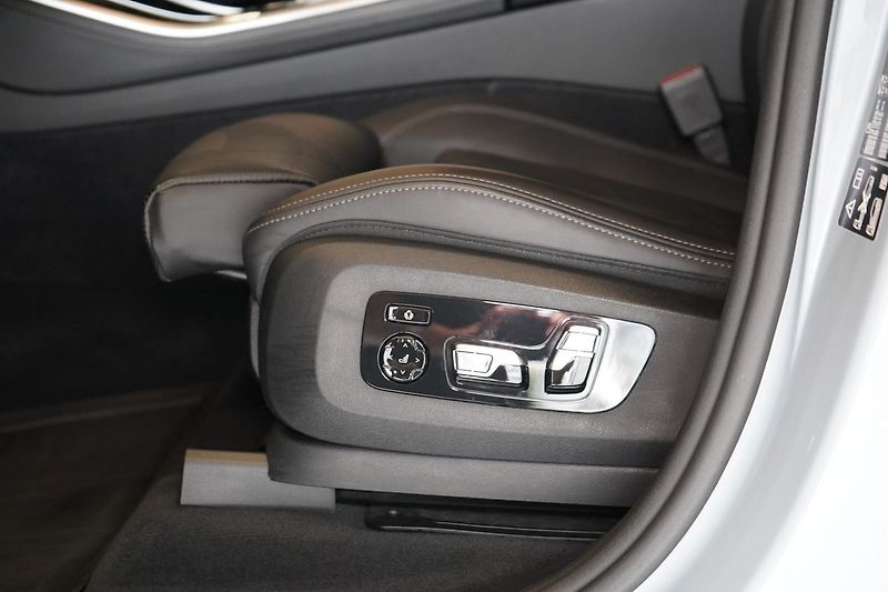 BMW X5 30d xDrive, Masáž, Nezávislé - fotka 21 z 44