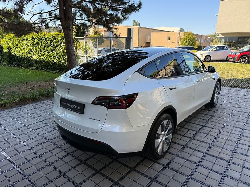 Tesla Model Y Long Range AWD záruka - fotka 38 z 40