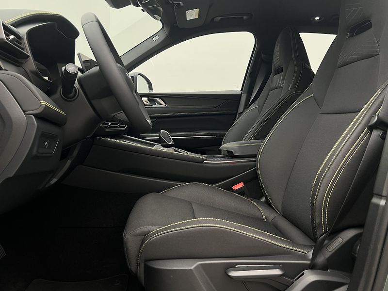 Lynk & Co 01 CORE PHEV AUT CZ 1.maj - fotka 3 z 48