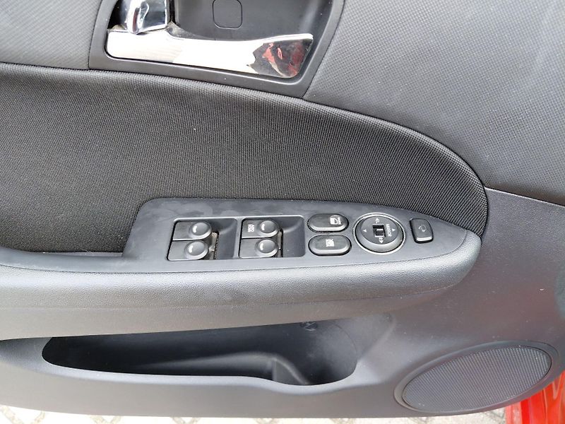 Hyundai i30 (2010) 1.4CVVT  - fotka 15 z 25