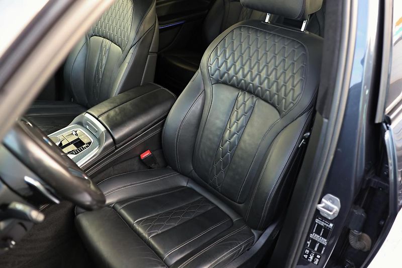 BMW X7 M50d - fotka 10 z 14