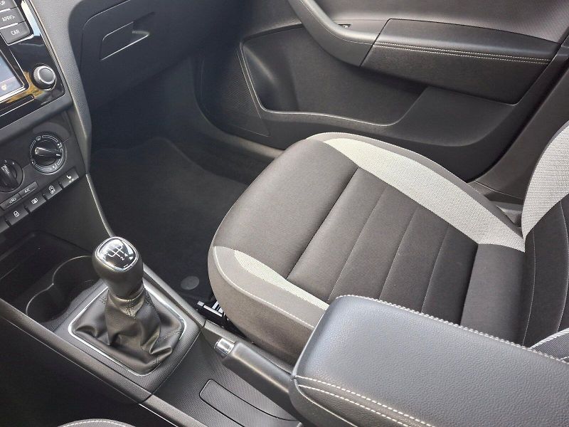 Škoda Rapid (2018) Spaceback Ambition Plus 1,0TSi - fotka 24 z 27