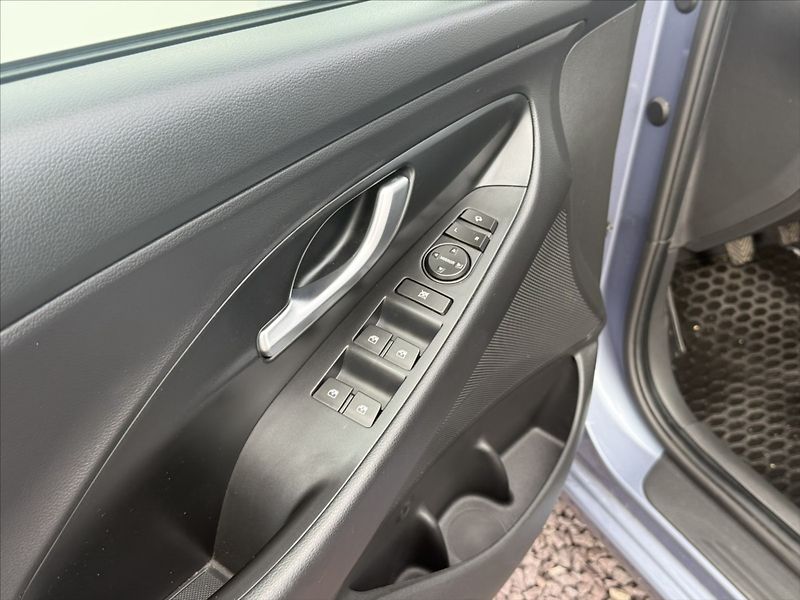 Hyundai i30 1,5 CVVT 71kW Family - fotka 6 z 24