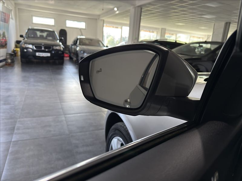 Škoda Octavia 1,6   TDI DSG STYLE+ VIRTU ACC - fotka 9 z 43
