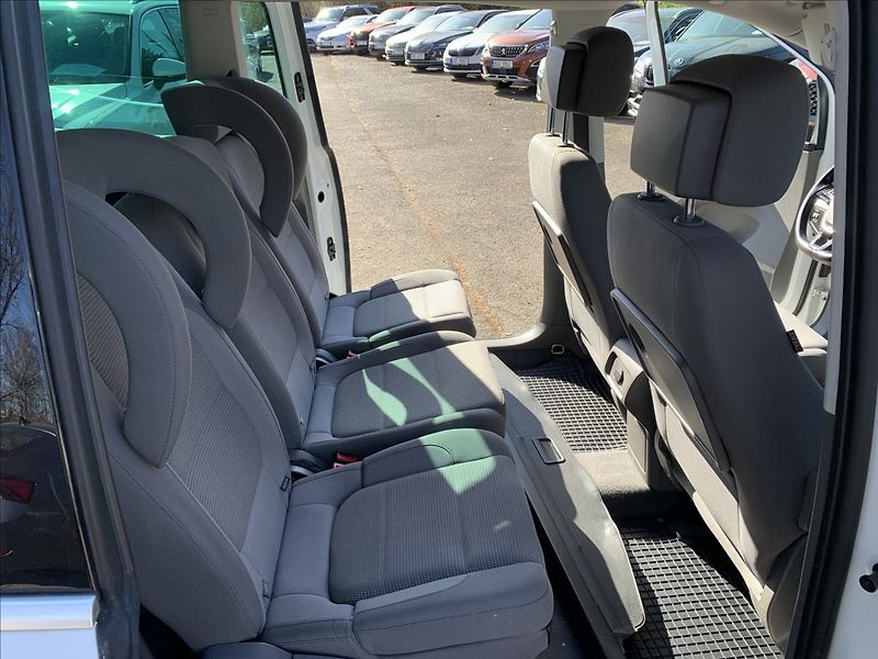 Volkswagen Sharan 2,0 TDI 4x4 7.MÍST,ČR SERVISKA - fotka 20 z 23