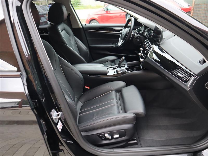 BMW Řada 5 3,0 XD SportLine Adaptive LED - fotka 37 z 45