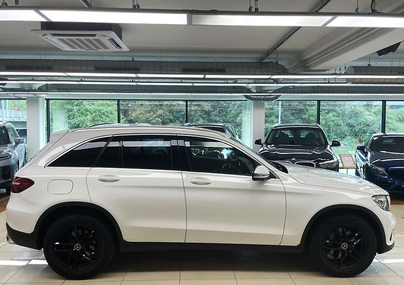 Mercedes-Benz GLC 220D 4Matic Exclusive, ČR - fotka 7 z 31