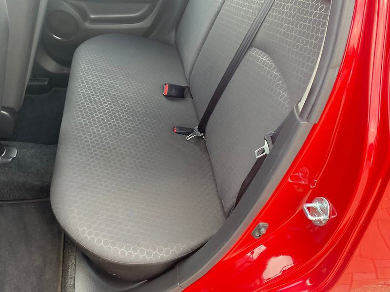Mitsubishi Space Star (2015) 1.0 52kW - fotka 12 z 17