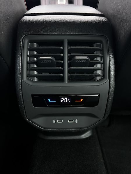 Seat Leon 2.0TDI 110kW DSG FR-Line DPH  - fotka 23 z 25