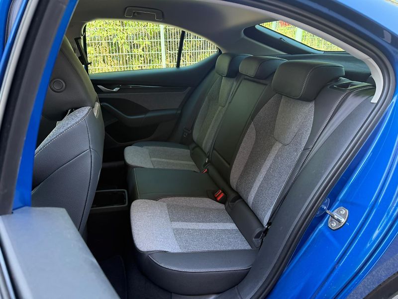 Škoda Octavia Top Selection 2.0 TDI 110kw DS - fotka 20 z 25