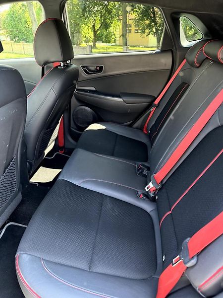 Hyundai Kona 1.6 CRDI 100 kW - fotka 15 z 16