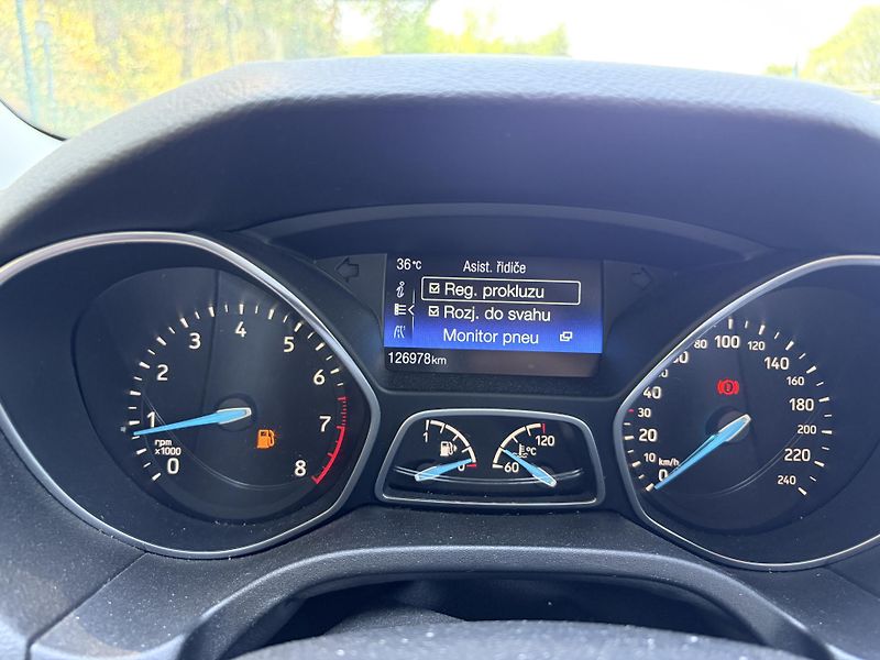 Ford Focus 1.0 EcoBoost   - fotka 16 z 29
