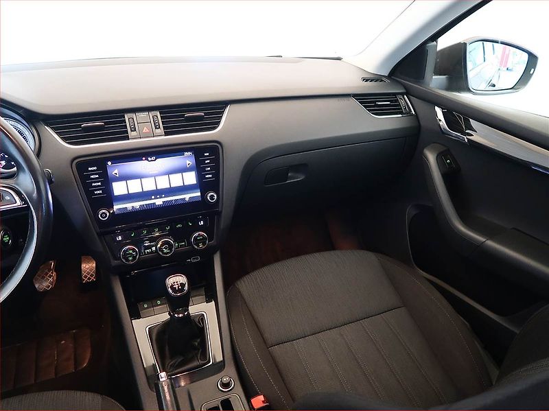 Škoda Octavia (2018) 1.6 TDI, Navi, Tempomat - fotka 8 z 16