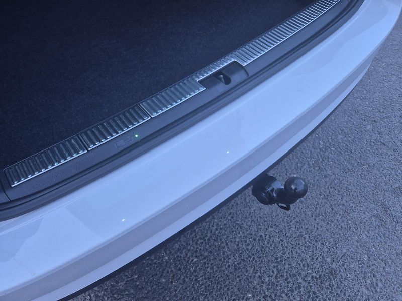Škoda Superb Combi 2,0TDi DSG 110kw 17ALU - fotka 40 z 44