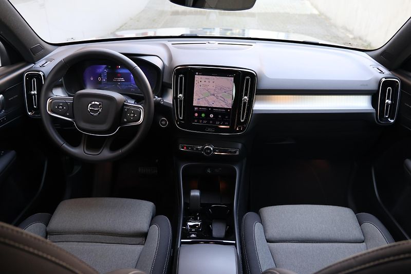 Volvo XC40 (2025) Plus, B3 Mild hybrid - fotka 11 z 19