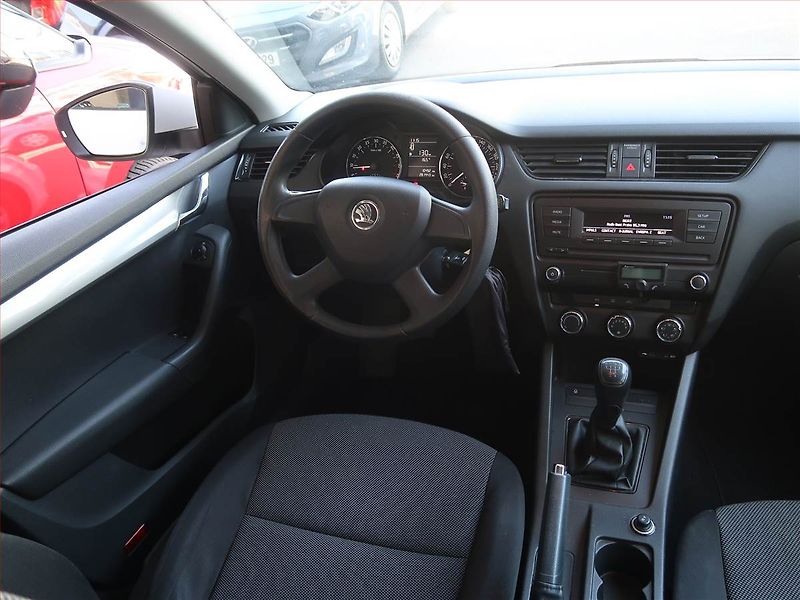 Škoda Octavia (2013) 1.6 TDI, Serv.kniha - fotka 7 z 14
