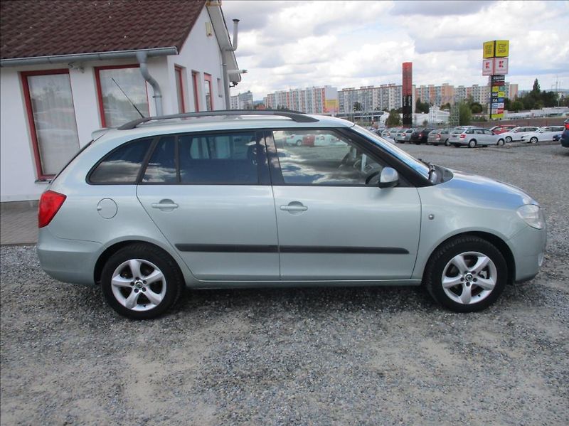 Škoda Fabia 1,4 i 16v, klima,servis,tažné, - fotka 4 z 35