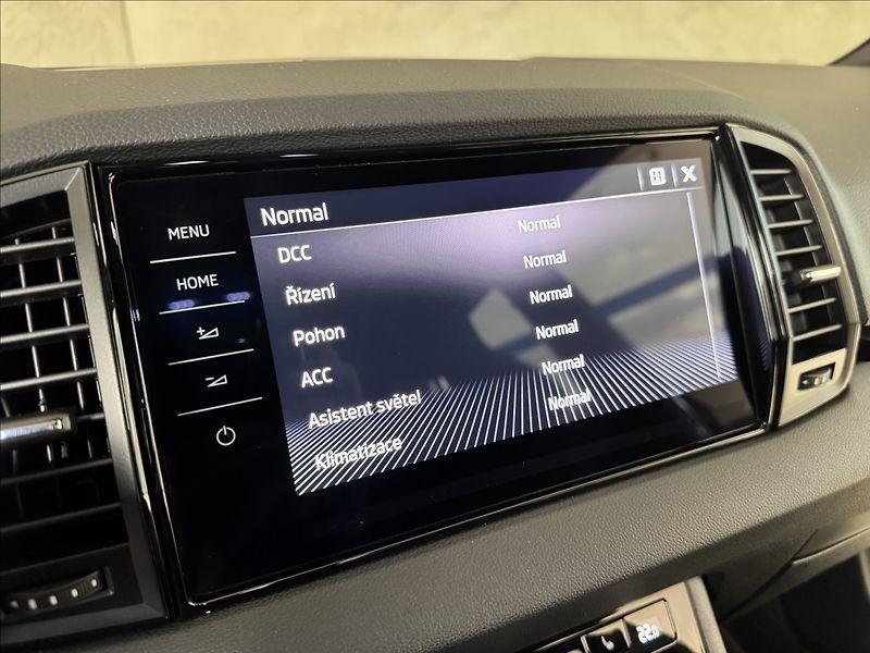 Škoda Karoq 2,0 TDi  DSG 4x4 Sportline LED - fotka 32 z 44