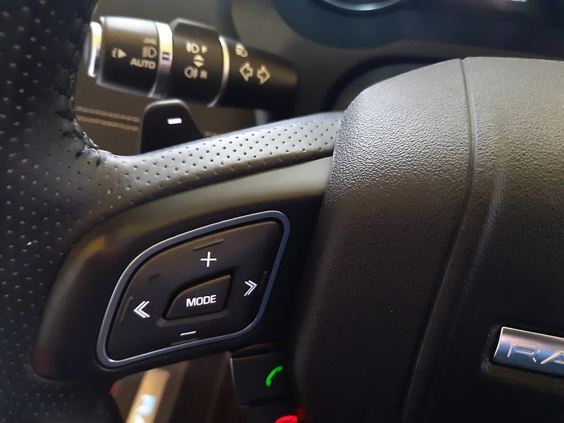 Land Rover Range Rover Evoque 2.2 TD4 NAVI 1.majitel - fotka 18 z 29