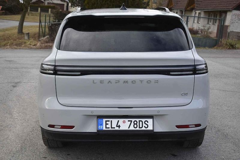 Leapmotor C10 se nabízí jako elektromobil i jako vůz s prodlužovačem dojezdu.
