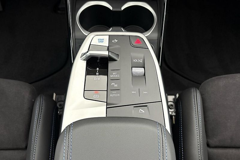 BMW iX1 xDrive30 - fotka 18 z 19