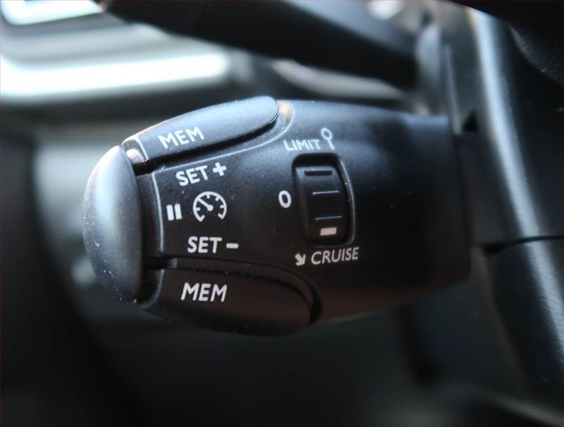 Citroën C3 (2018) Shine 1.2 PureTech, Serv.kniha - fotka 16 z 19