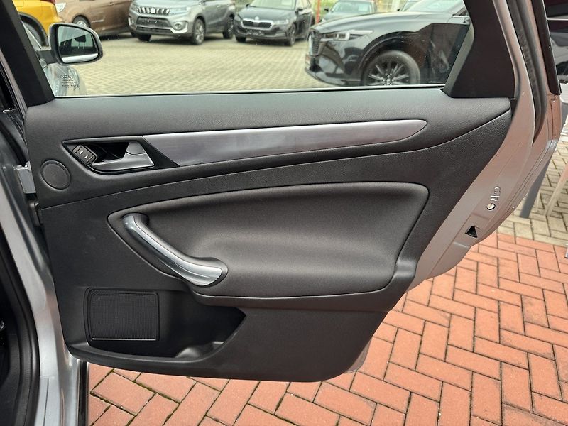 Ford Mondeo (2013) 1.6i EcoBoost Titanium Xenony - fotka 20 z 50