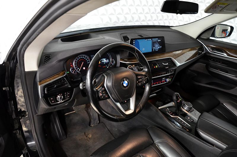 BMW Řada 6 (2018) 640d GT XDRIVE Luxury - fotka 9 z 28