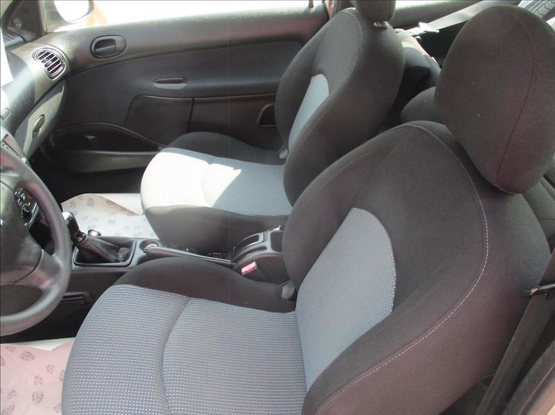 Peugeot 206 1,4 i, klima, serv.kniha, CZ - fotka 9 z 17