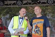 Ze startu XIV. Slánského okruhu - průjezd Londou.
