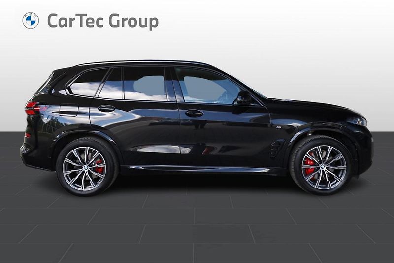 BMW X5 xDrive30d - fotka 4 z 31
