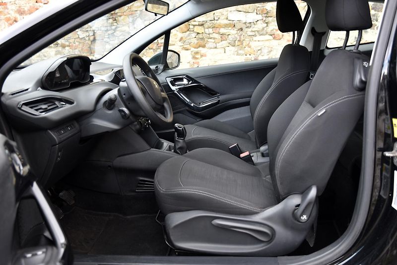 Peugeot 208 1.2i, motor - spotřeba oleje - fotka 7 z 25