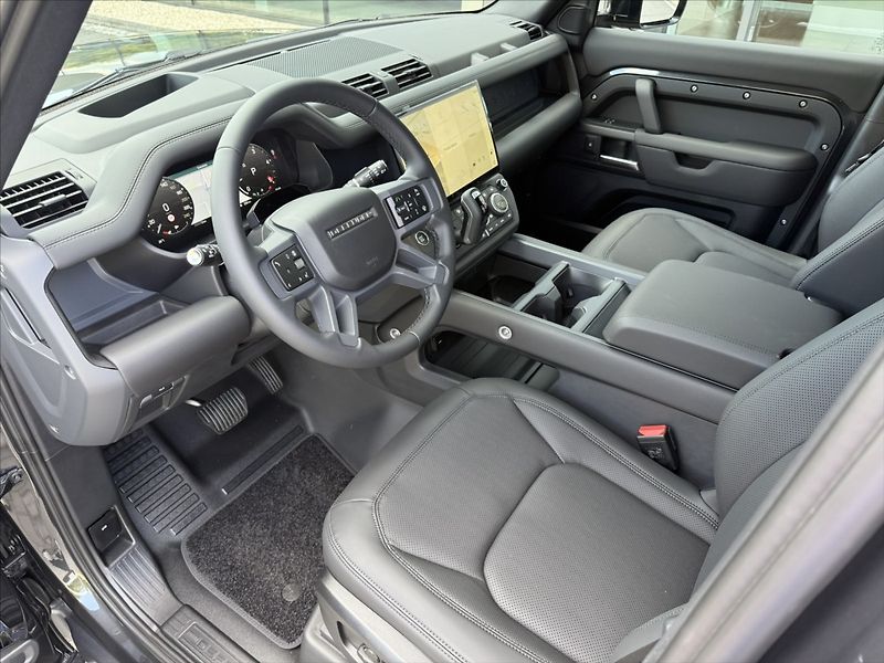 Land Rover Defender (2026) 3,0 X-DYNAMIC SE D250 - fotka 9 z 24